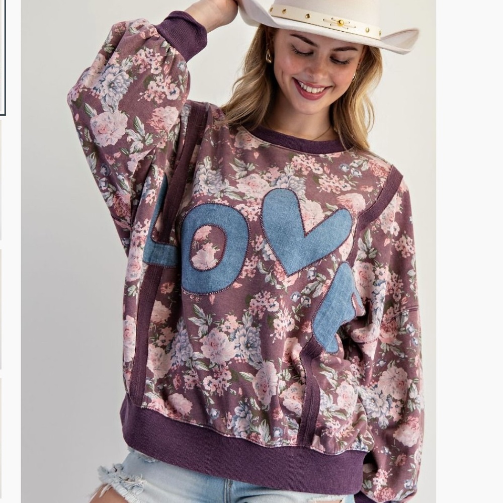 E765–(SHIPPED) (🚨2 colors) Easel Floral Patchwork Love Sweatshirt - Picture 1 of 5